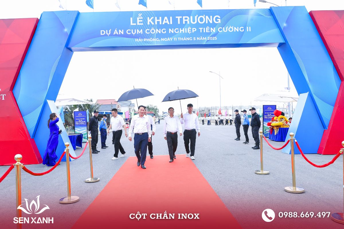 Cột chắn Inox có vai trò quan trọng trong các sự kiện trang trọng