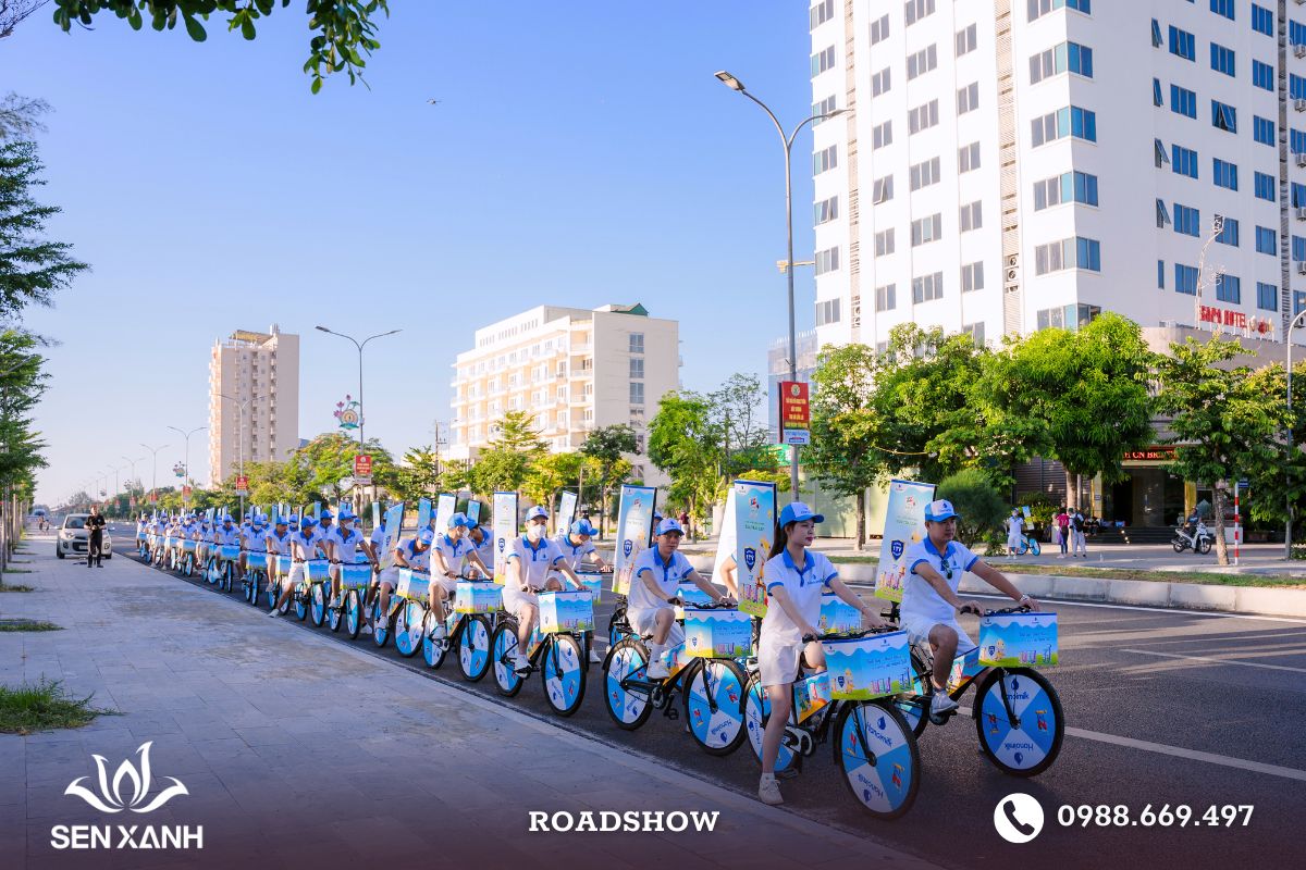 Đội ngũ nhân sự chạy roadshow chuyên nghiệp
