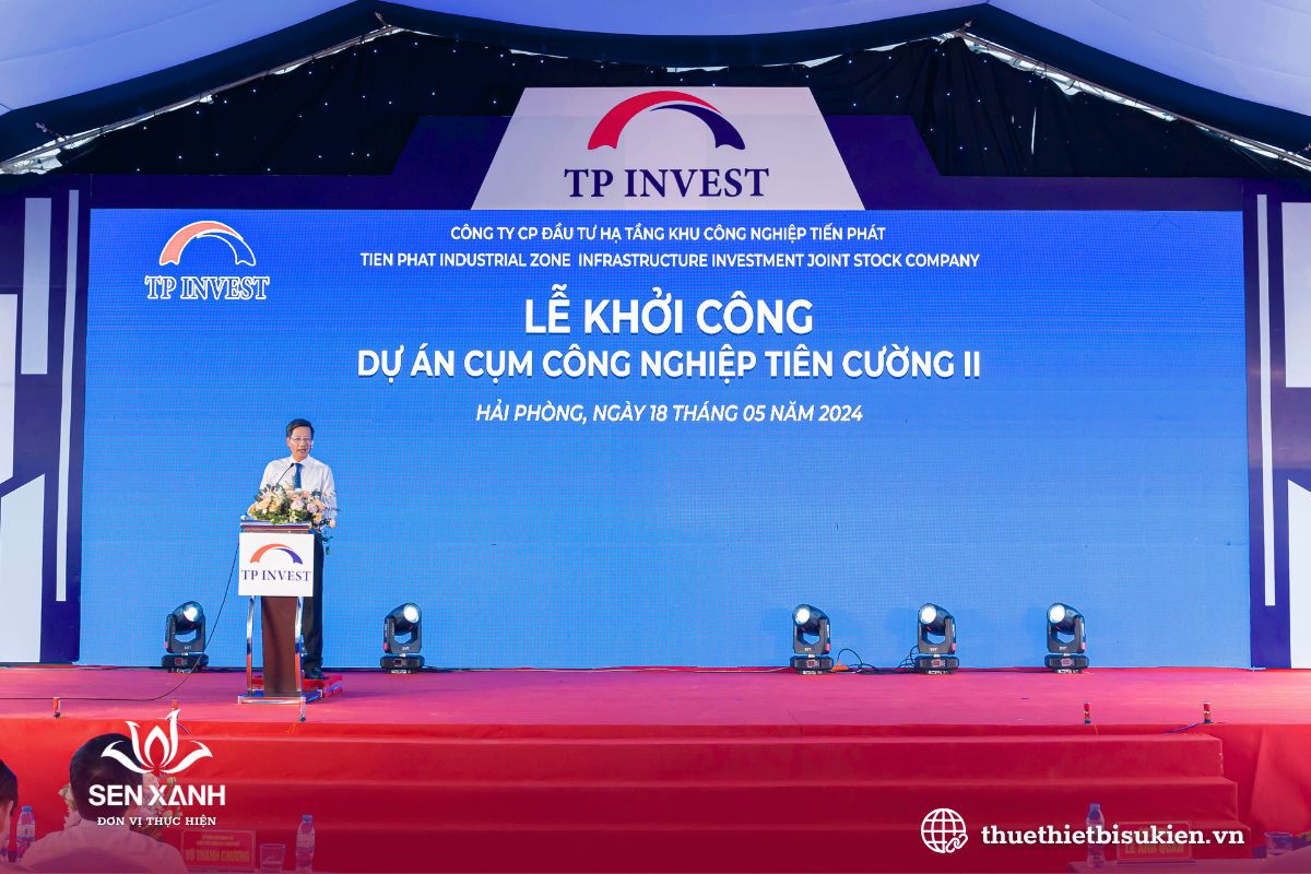 Sân khấu buổi lễ khởi công