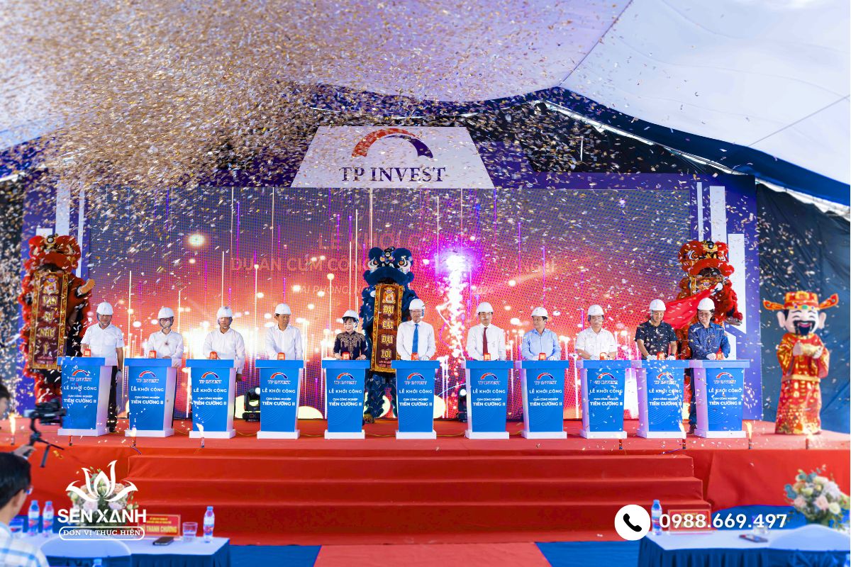 Sân khấu cho buổi lễ khởi công Sân khấu cho buổi lễ khởi công