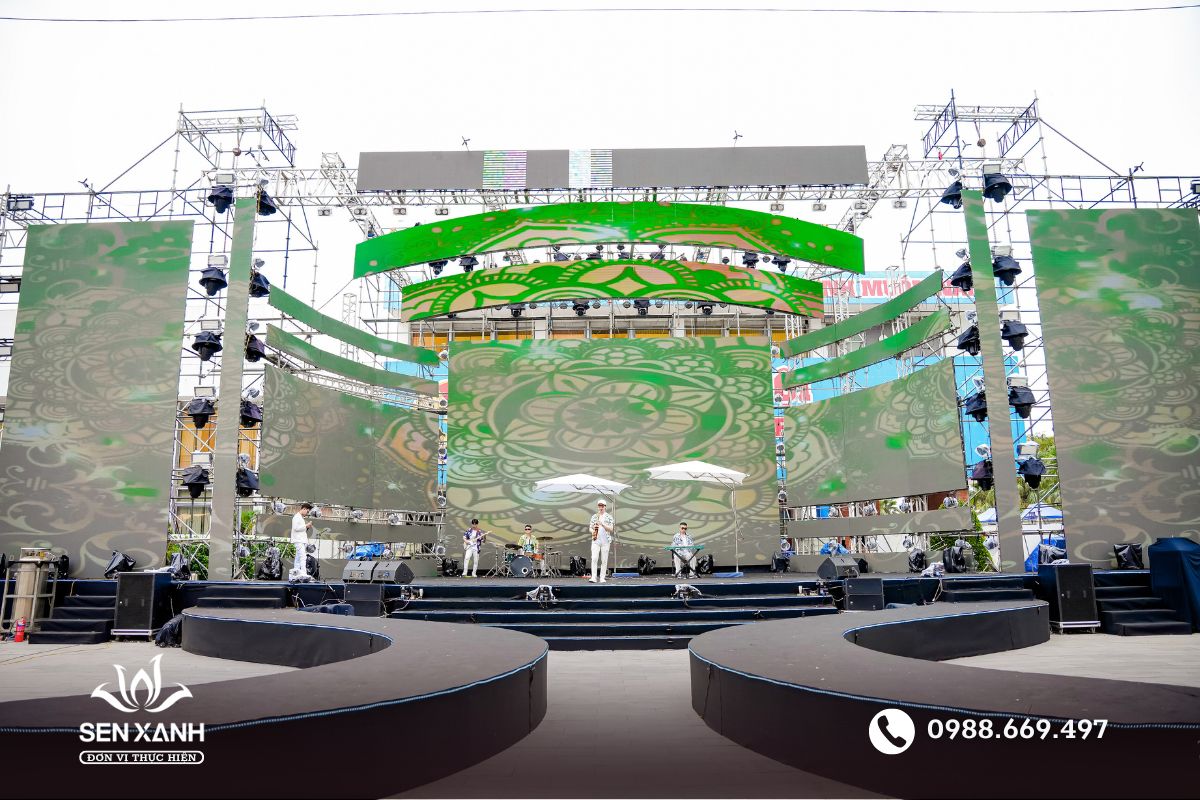 Sân khấu chắc chắn và an toàn là một yêu cầu cơ bản Sân khấu chắc chắn và an toàn là một yêu cầu cơ bản