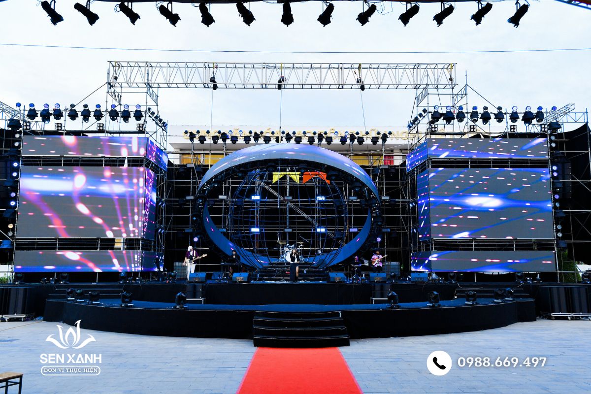 Sân khấu chắc chắn và an toàn là một yêu cầu tất yếu Sân khấu chắc chắn và an toàn là một yêu cầu tất yếu