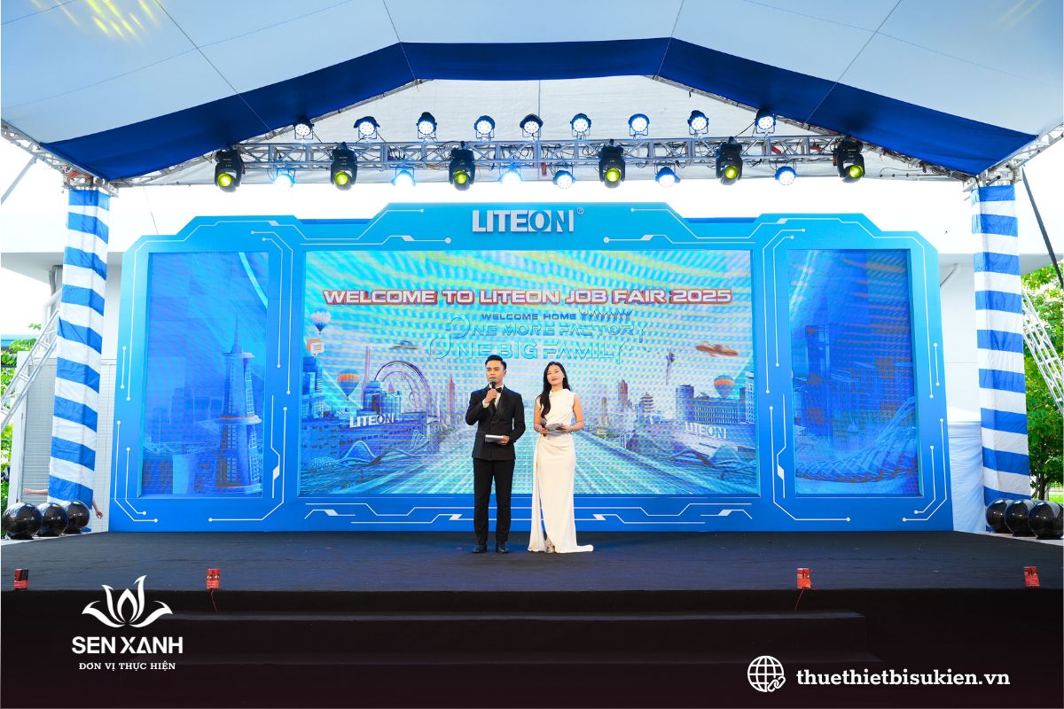 Sân khấu ngoài trời có mái che Sân khấu ngoài trời có mái che