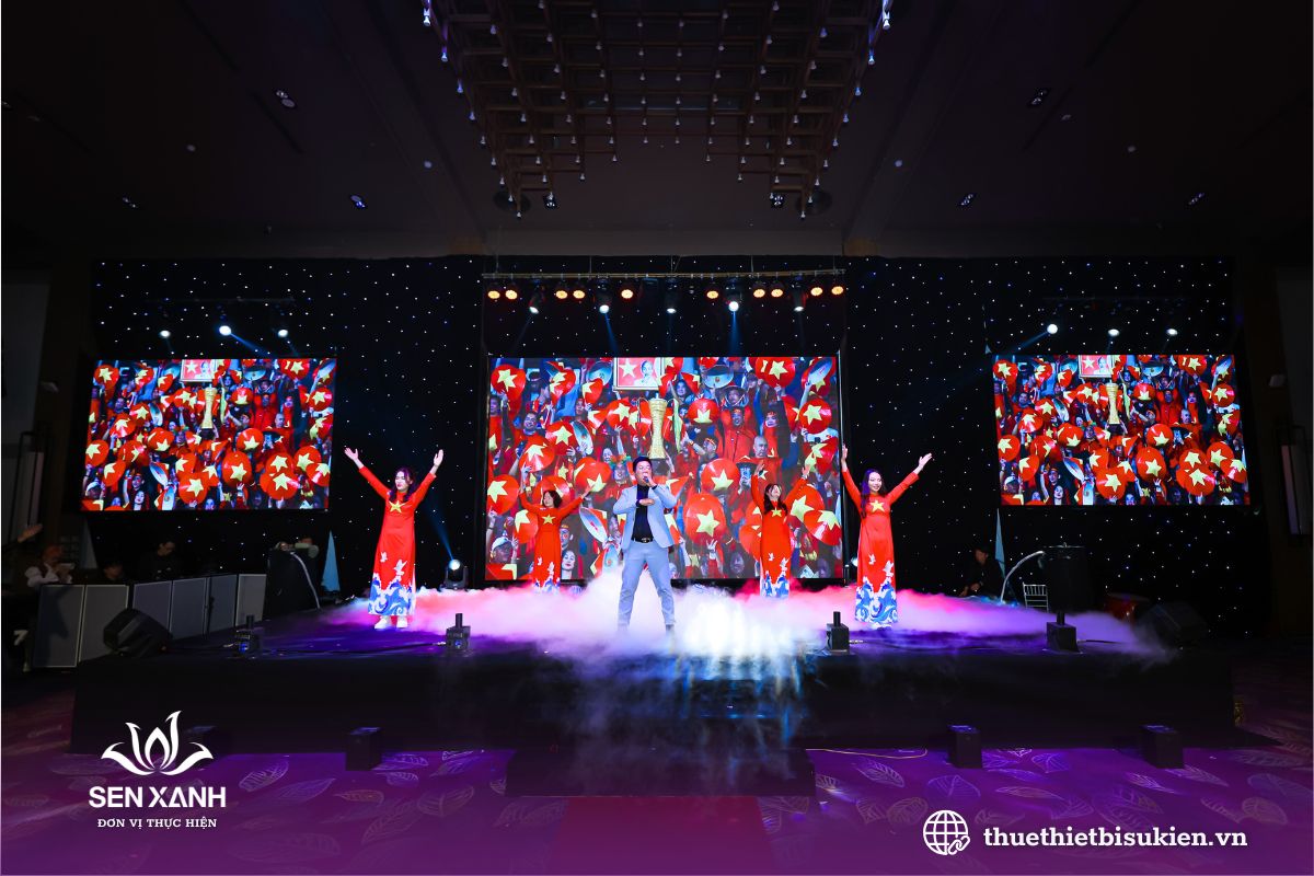 Sân khấu với âm thanh, ánh sáng ấn tượng Sân khấu với âm thanh, ánh sáng ấn tượng