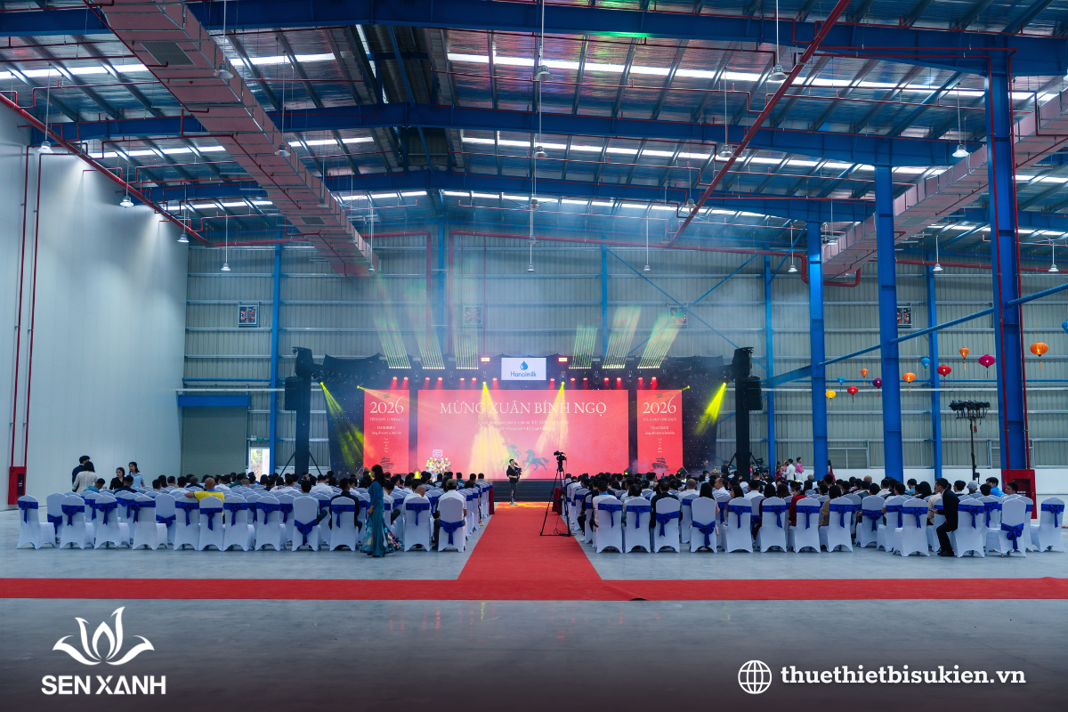 Khu vực thi công setup bàn ghế Khu vực thi công setup bàn ghế