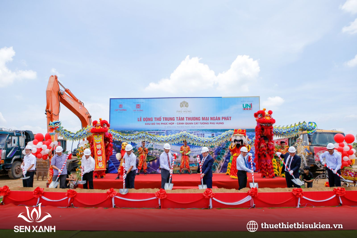 Sân khấu tổ chức động thổ ngoài trời Sân khấu tổ chức động thổ ngoài trời