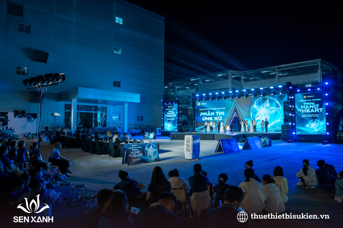 Sự kiện doanh nghiệp hoàn thiện với sân khấu và backdrop chuyên nghiệp Sự kiện doanh nghiệp hoàn thiện với sân khấu và backdrop chuyên nghiệp