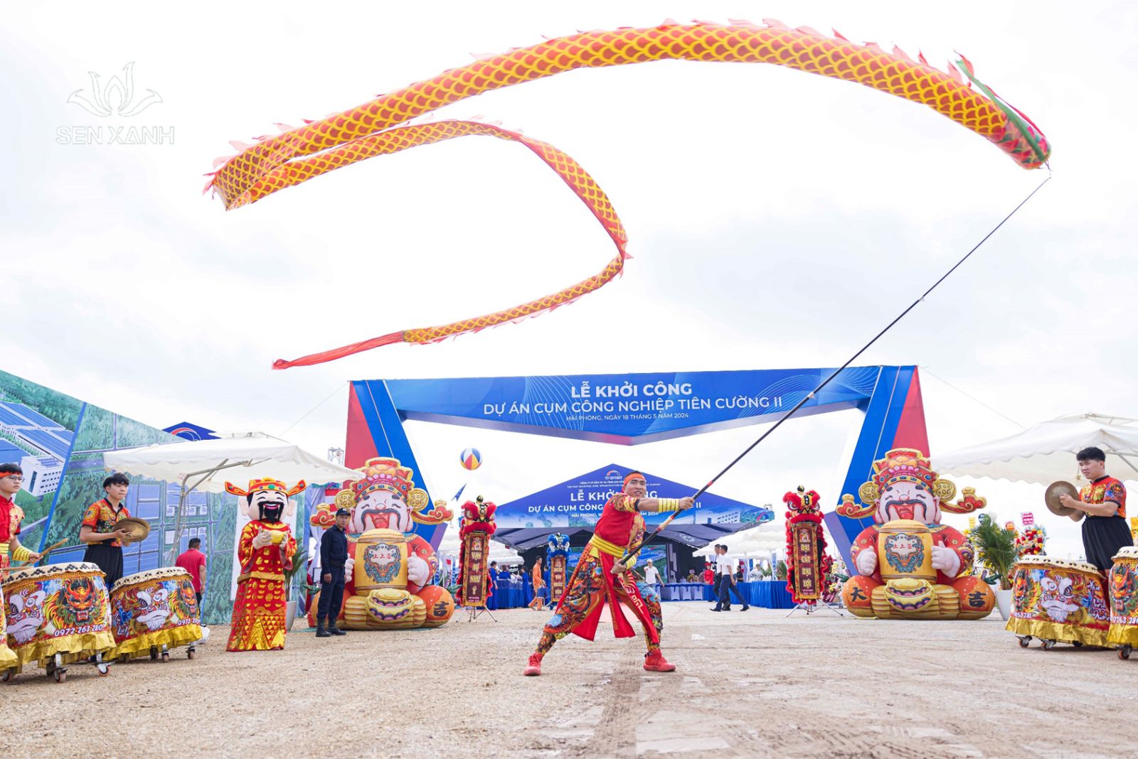 Trống hội chào mừng buổi lễ