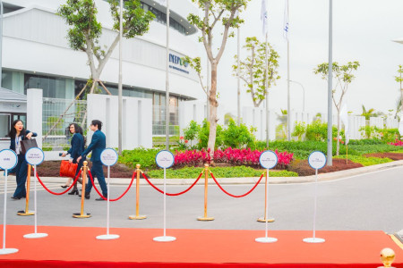 CHO THUÊ CỘT CHẮN INOX